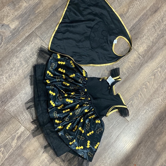GUC Batgirl tutu dress with cape size 3/4T - Picture 3 of 6
